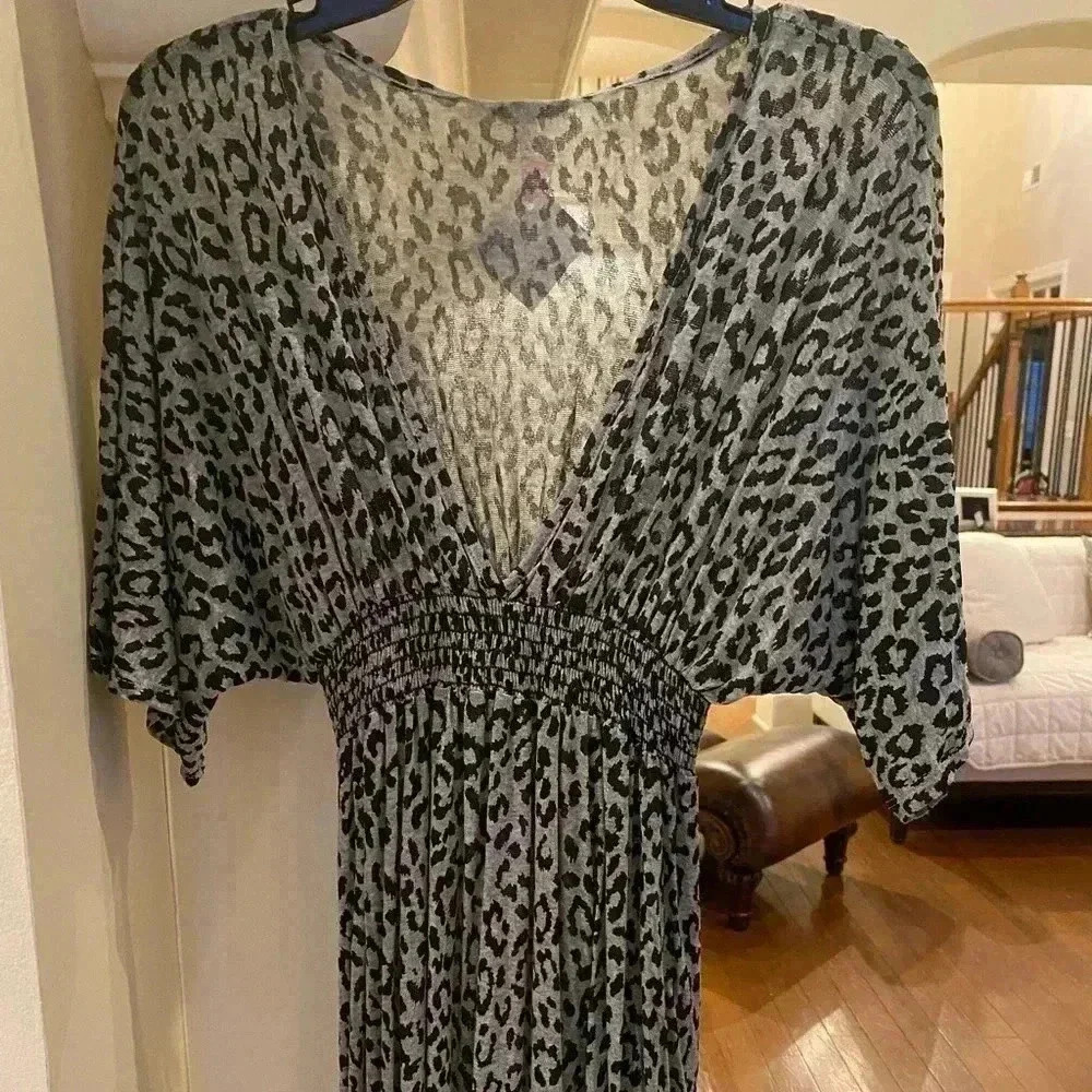 Yahada V neck animal print tunic-size L